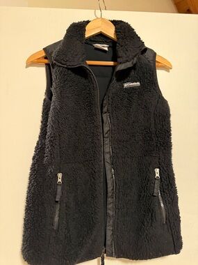 Columbia Black Sherpa Vest with Zip Pockets